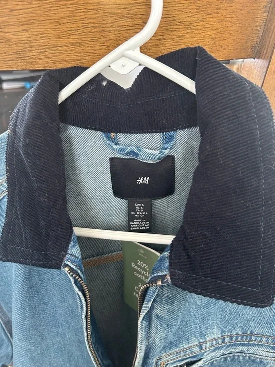 H&M Men’s Light Blue Denim Jacket with Black Collar - Picture 2 of 3